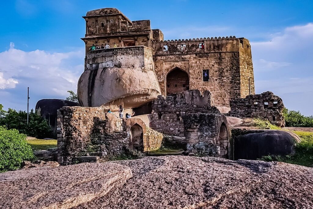 Img_Discover Madhya Pradesh_ Madan Mahal Fort