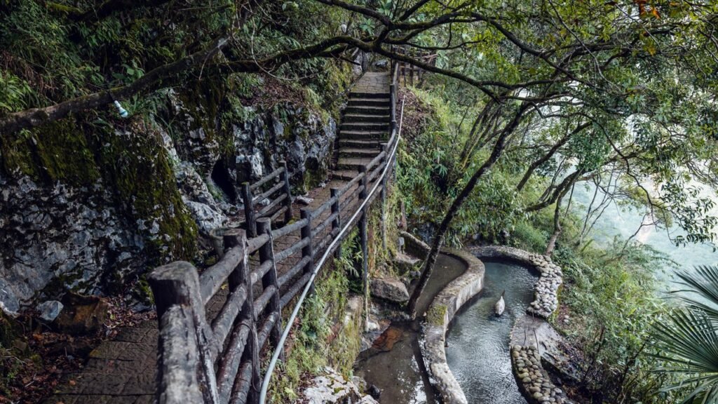 Img_Enchanting North East_Arwah Cave